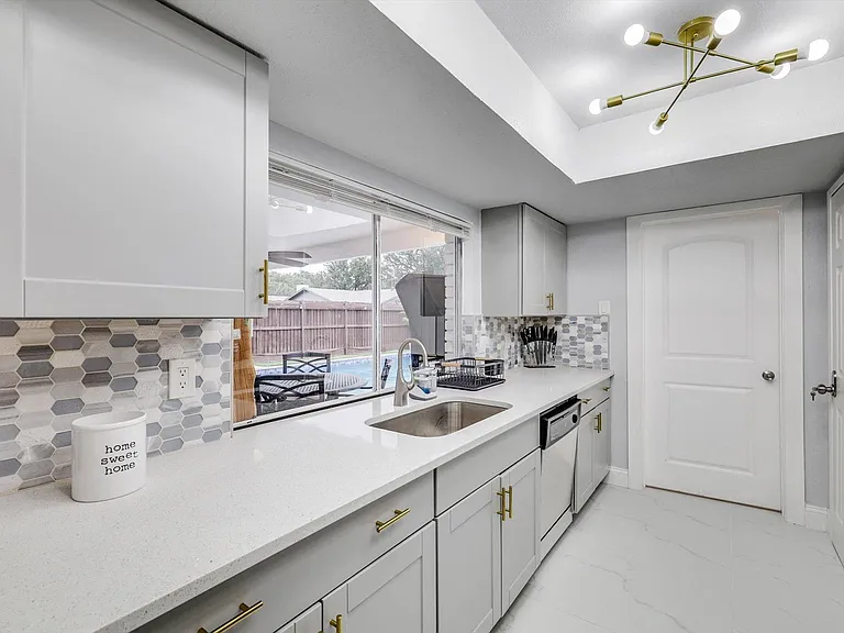 5048 Pemberton Ln — Photo 23