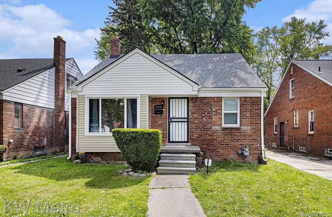 3 bed, 1100 sqft, $1,450 — Photo 1