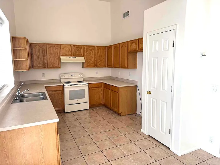 7339 E Lakeview Ave — Photo 5