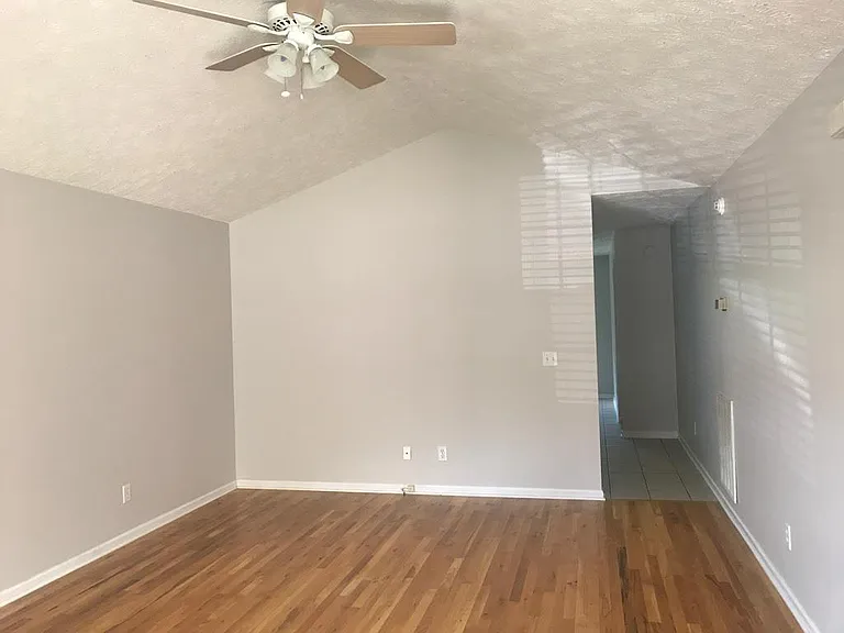 112 Bundy Ct — Photo 4
