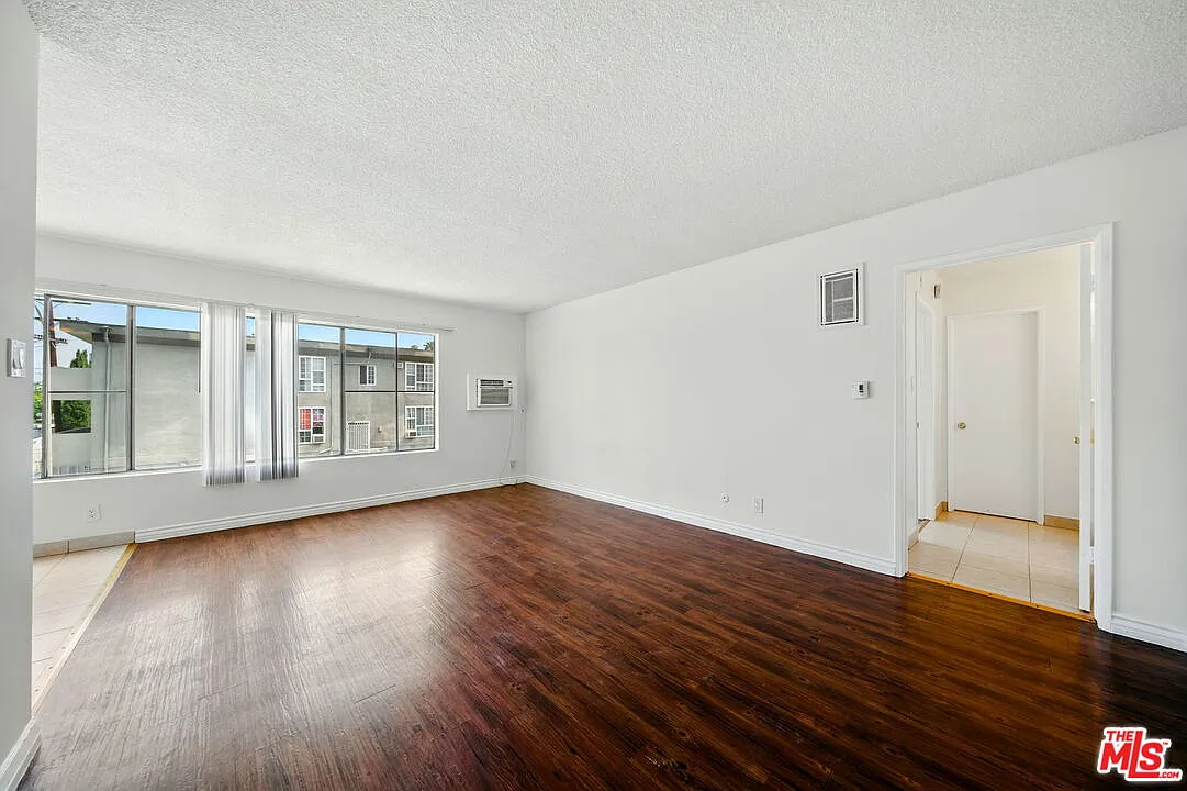 1 bed, 1.0 bath, 703 sqft, $1,895 — Photo 2