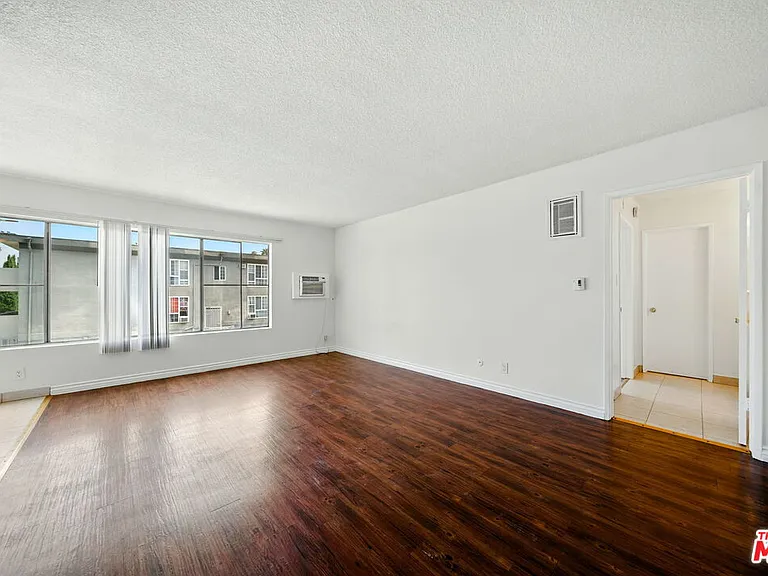 4100 W 1st St #203 — Photo 2