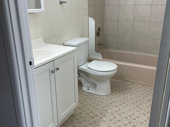 2nd image of 7318 Oakwood Ave APT 3