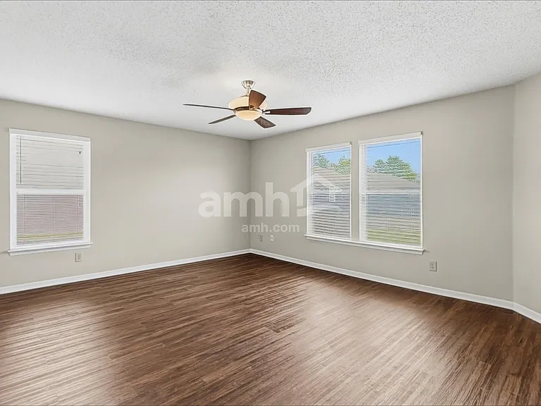 1221 Redwood Dr — Photo 10