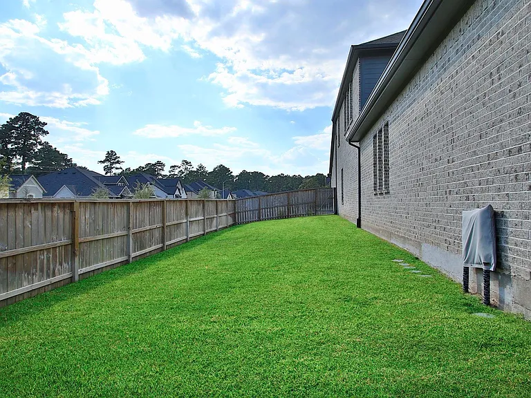 902 Falcon Hollow Ln — Photo 41