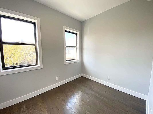 5th image of 646 Lorimer St #3B