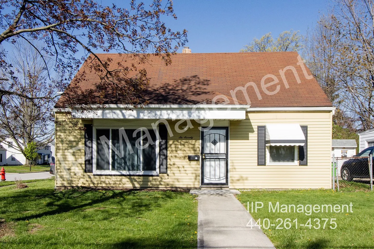 670 E 266th St photo 1
