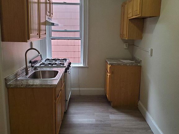 2nd image of 456 Baldwin Ave APT 14