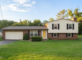 808 Kendrick Creek Rd, Kingsport, TN 37663
