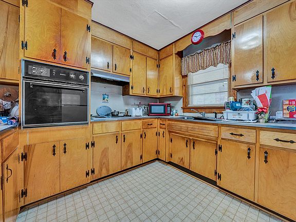 2nd image of 130 Hillcrest Dr