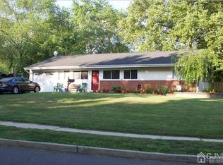 11 Winant Rd, Kendall Park, NJ 08824