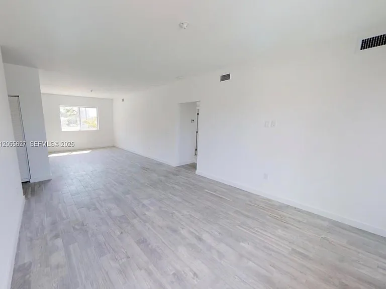 321 S Shore Dr #12 — Photo 2