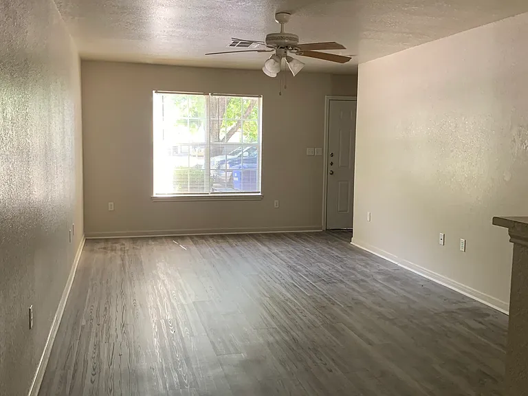 402 Veterans Ave #C — Photo 5