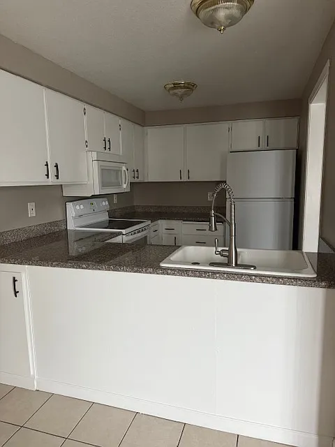 Evergreen Park Apartments — Photo 3