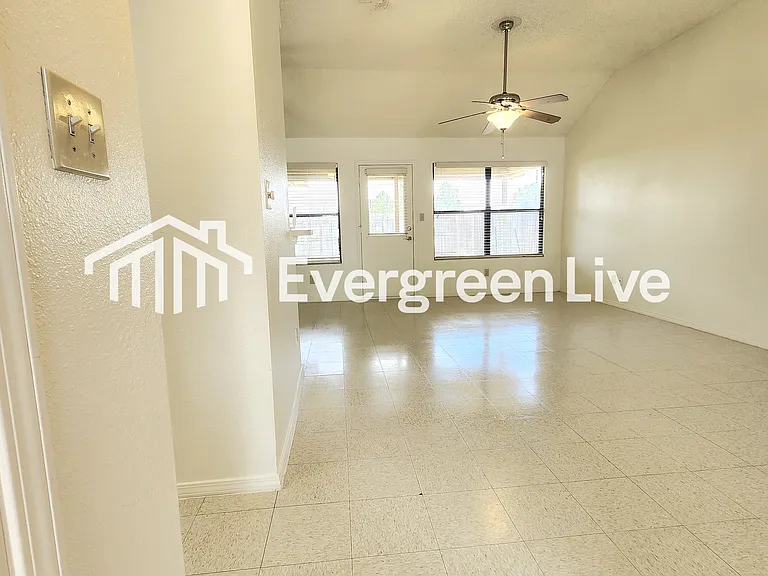 2223 Zia Ct — Photo 2