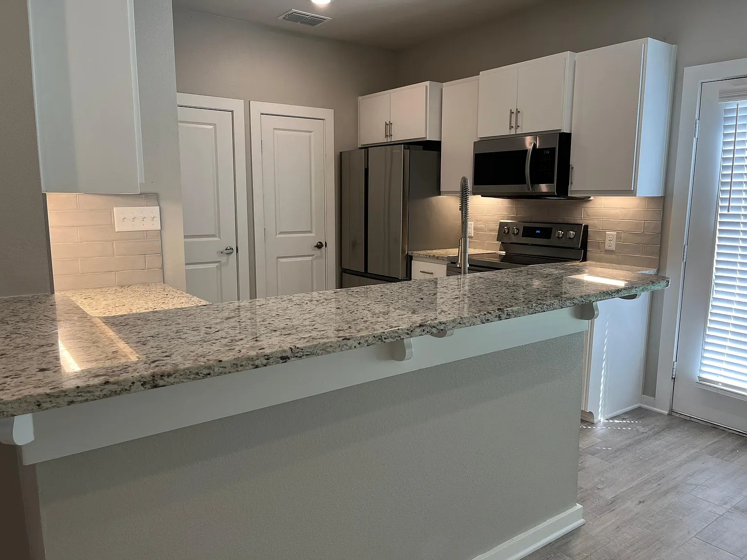 2 bed, 2.5 bath, 1180 sqft, $1,700 — Photo 4