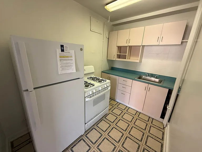 King Edward Annex Apartments — Photo 25