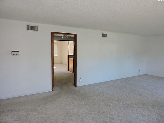 5th image of 407 Ash St