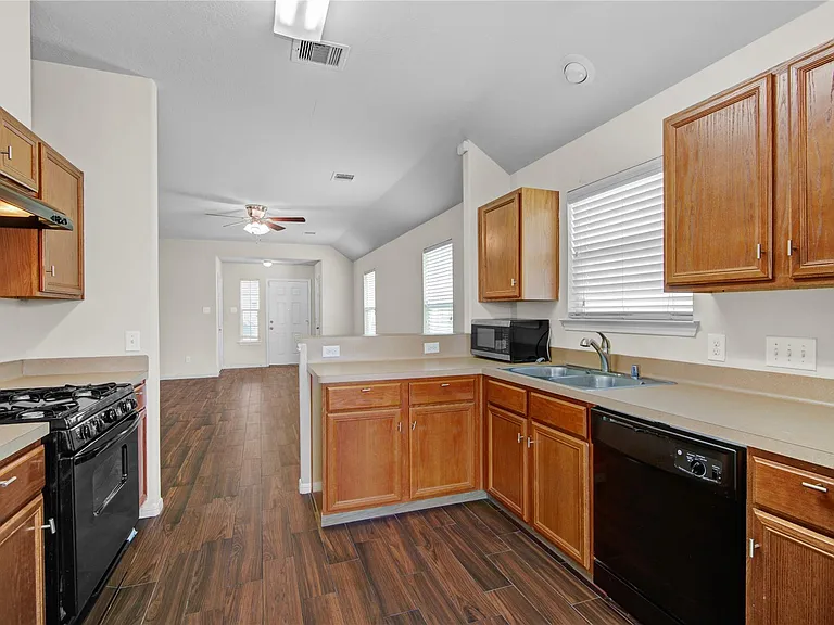 5939 Brenwood Trails Ln — Photo 11