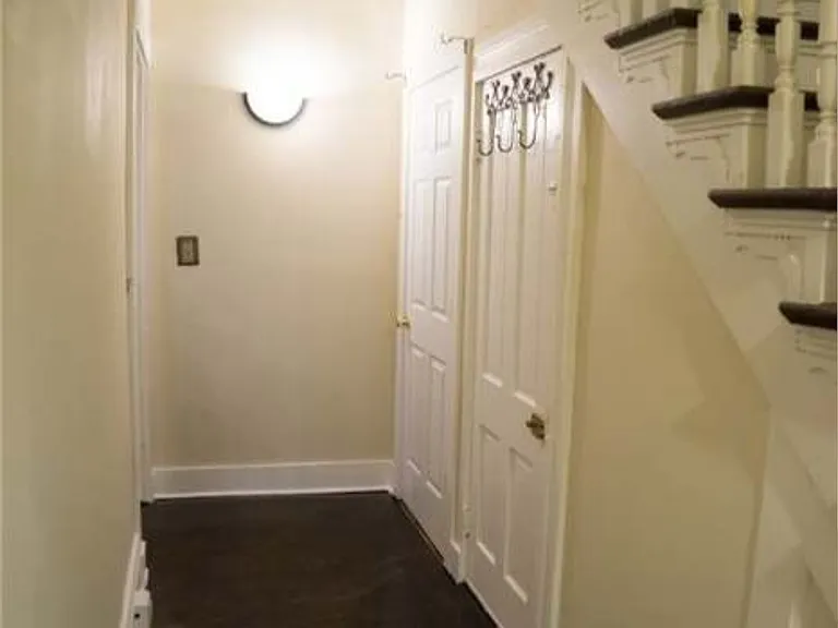615 E Elm St — Photo 16