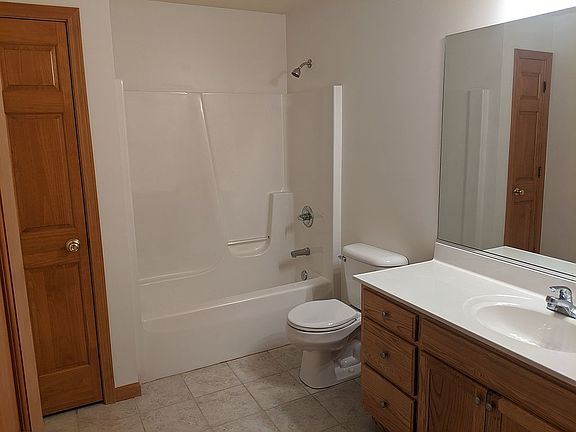 5th image of 1170-1180 Cornell Dr