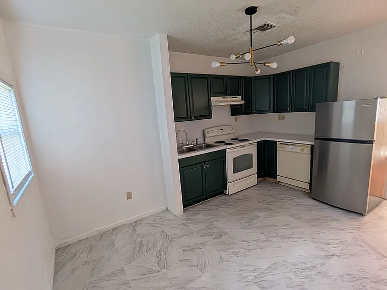 709 Hickory St — Photo 6