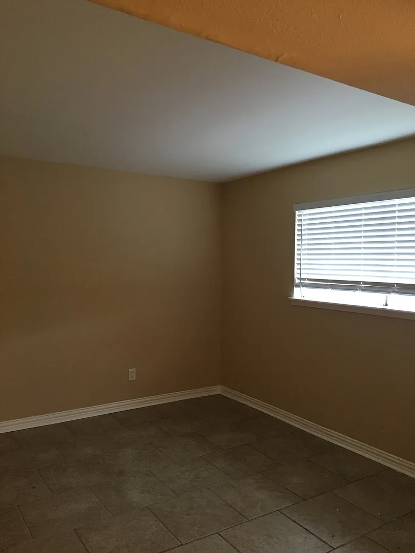1 bed/ 1 bath second floor condo — Photo 4