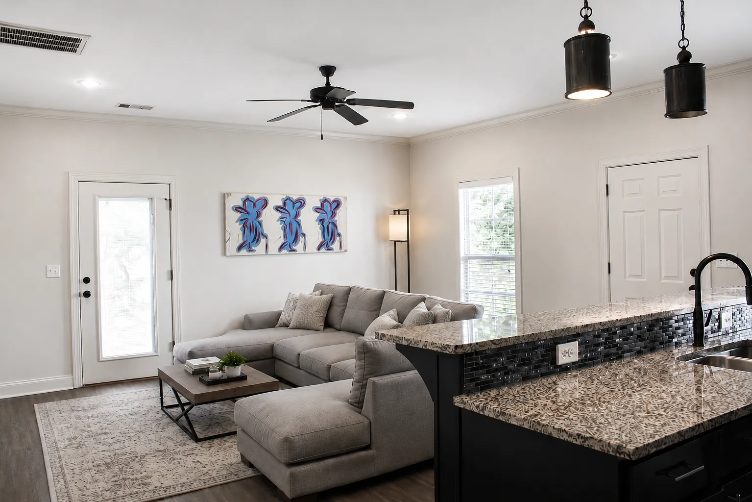 3 bed, 3.5 bath, 2031 sqft, $3,270 — Photo 4