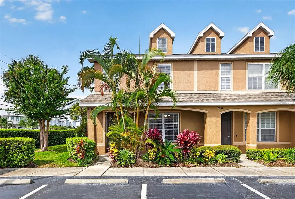 3 bed, 2.5 bath, 1609 sqft, $2,500 — Photo 1