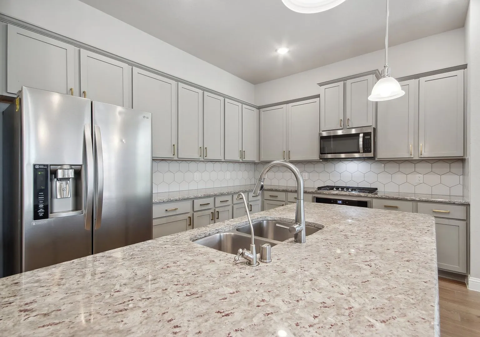 4 Bedroom Single Family near I45 behind HEB at Harpers Preserve — Photo 2
