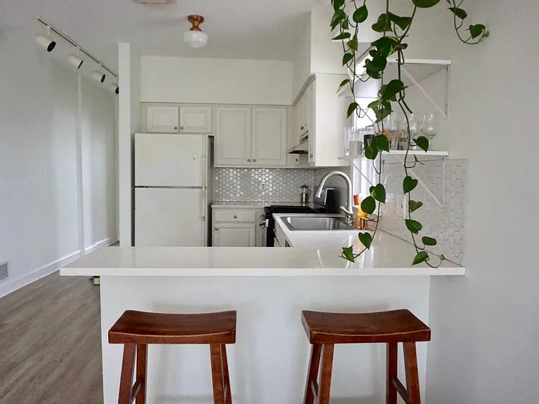 1817 W 44th St #2 — Photo 1