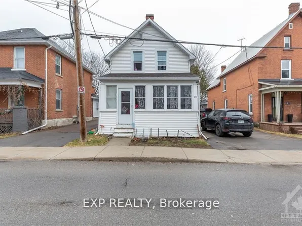 211 Harriet St #B, Arnprior, ON K7S 2T2