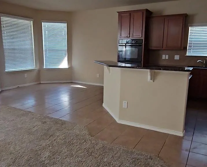 2306 Scott Dr — Photo 3