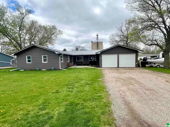 202 E Sherman St, Elk Point, SD 57025