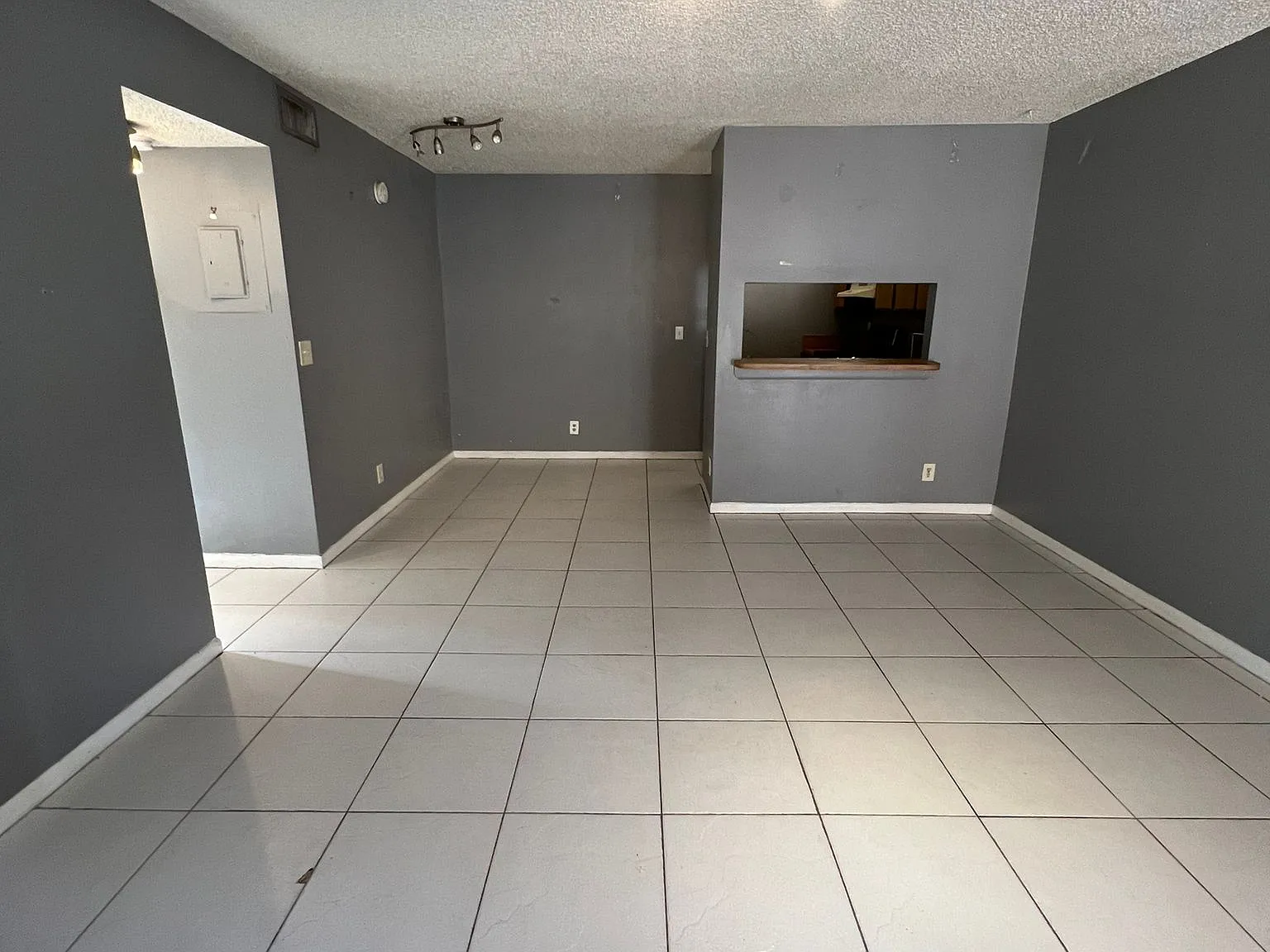 2 bed, 786 sqft, $1,900 — Photo 2