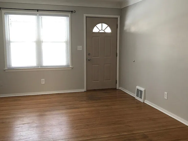 2333 Dunham St — Photo 6