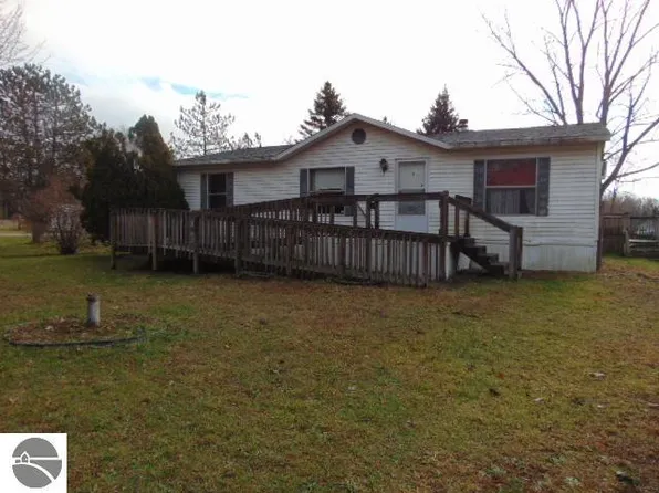 11449 3rd St, Riverdale, MI 48877