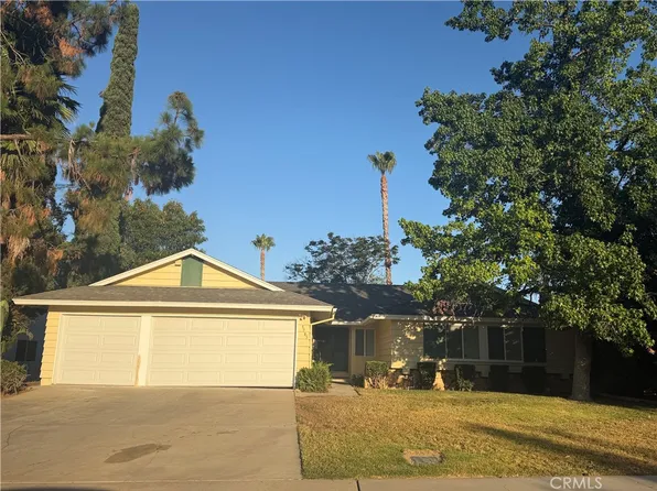 3385 Valencia Hill Dr, Riverside, CA 92507