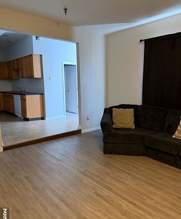 4th image of 250 Park Ave