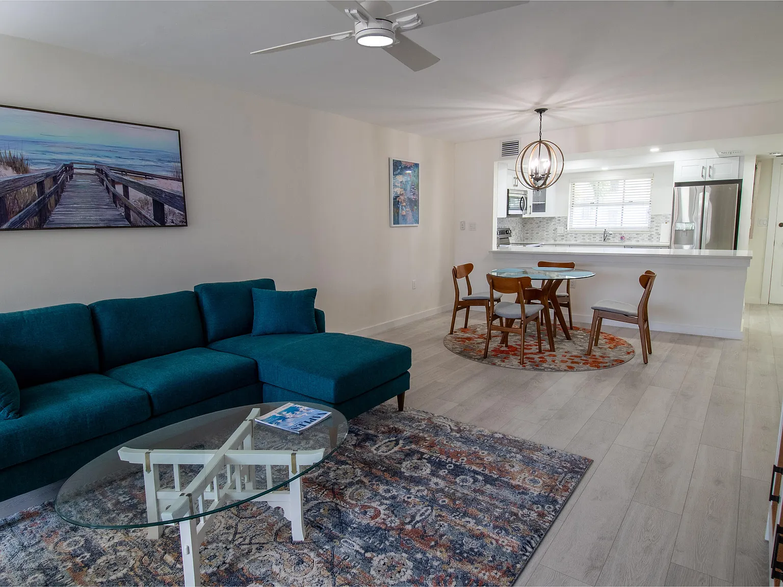 2 bed, 2.0 bath, 1327 sqft, $5,500 — Photo 4