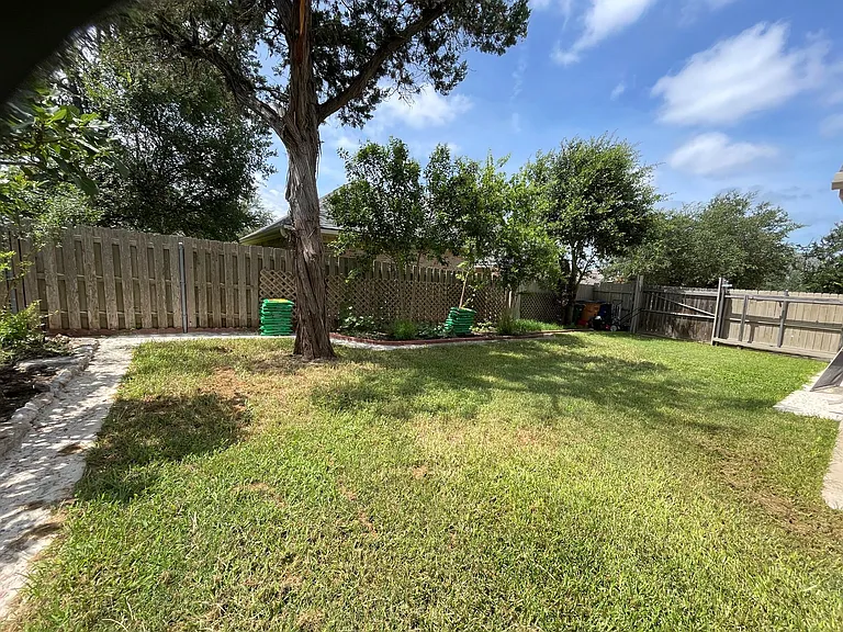 10623 Winchelsea Dr — Photo 32