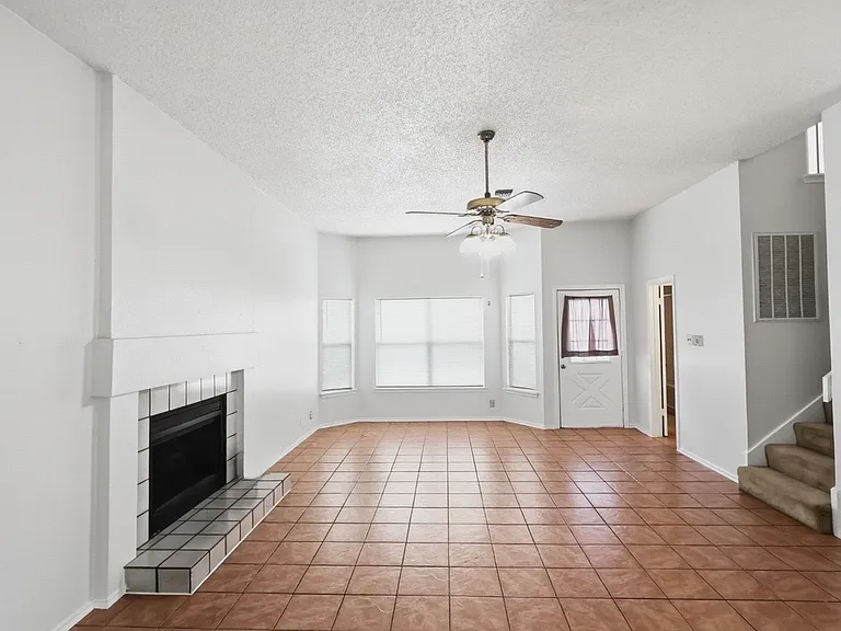 227 Burlington Dr — Photo 5