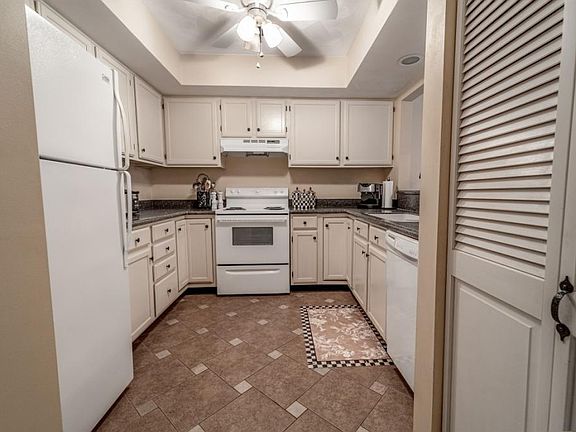5th image of 120 Theresa Blvd