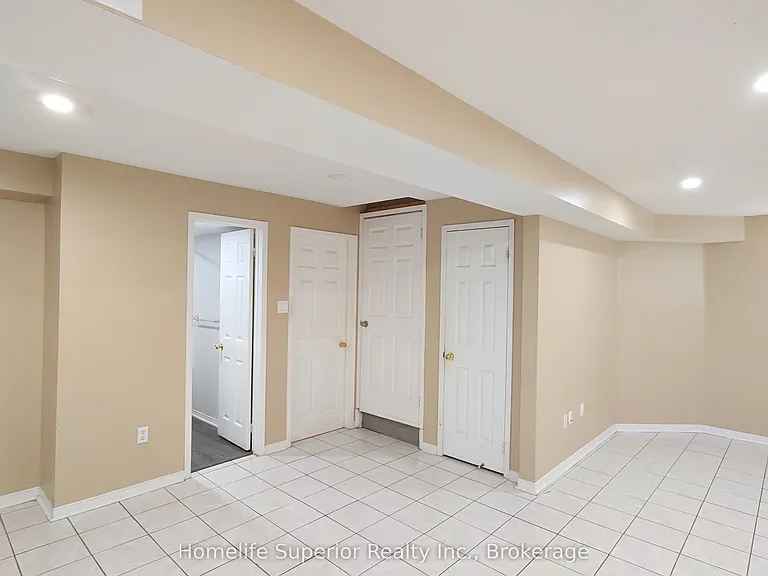 17 Summerfield Cres — Photo 11