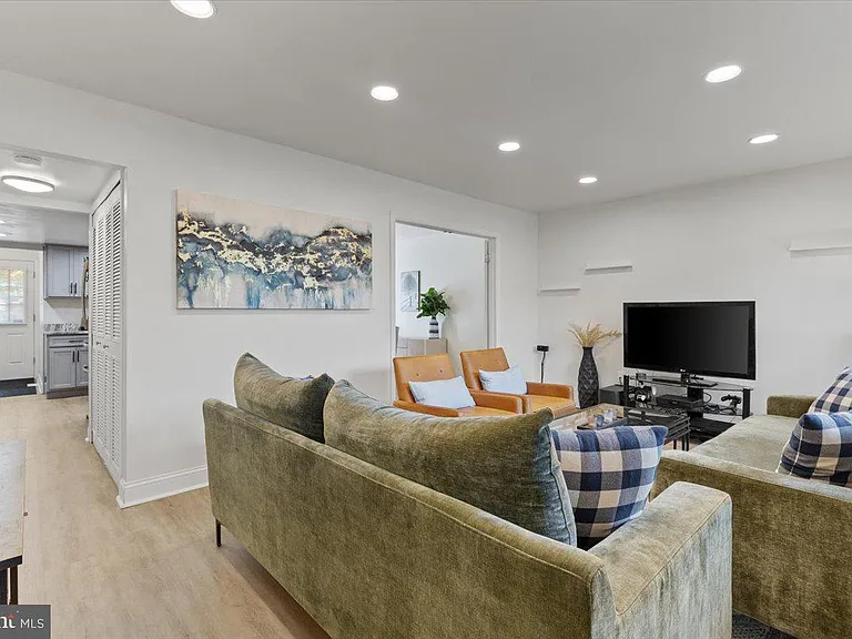 12909 Marquette Ln — Photo 2