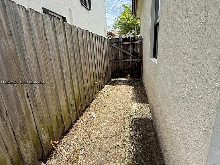 156 NE 24th Ave — Photo 15