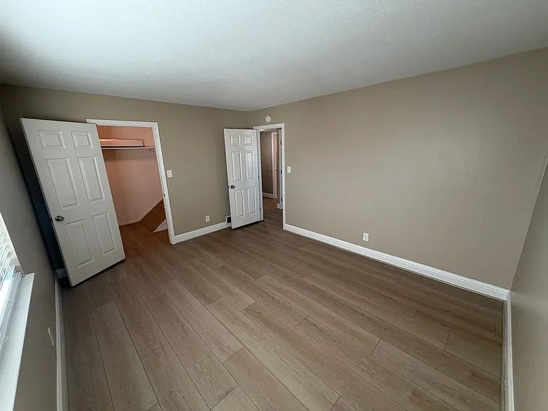 5619 42nd Street — Photo 9