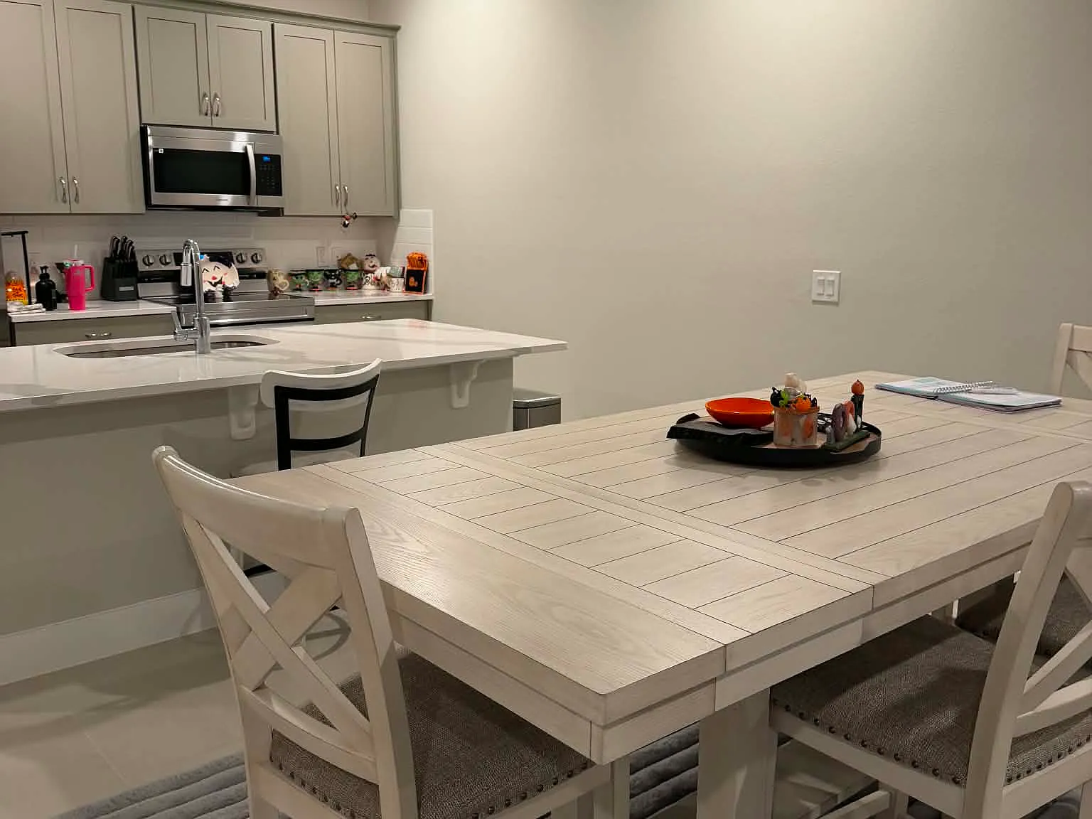 3 bed, 2.5 bath, 1708 sqft, $2,200 — Photo 4