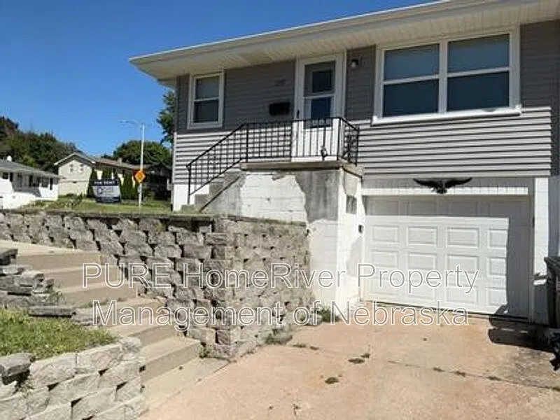 2 bed, 1.0 bath, 1000 sqft, $1,300 — Photo 2