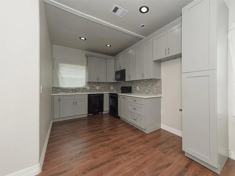9305 Kentshire Dr — Photo 18